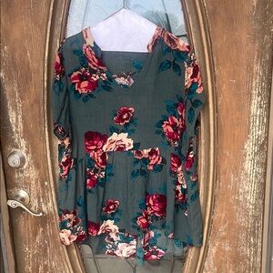 Staccato hunter green Floral Top! Large